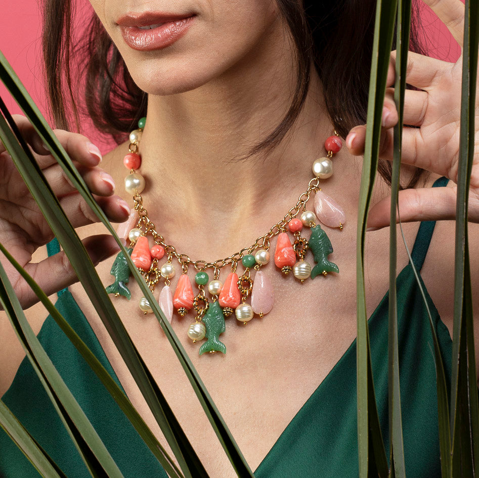 Collana girocollo charms mix di perle e resine