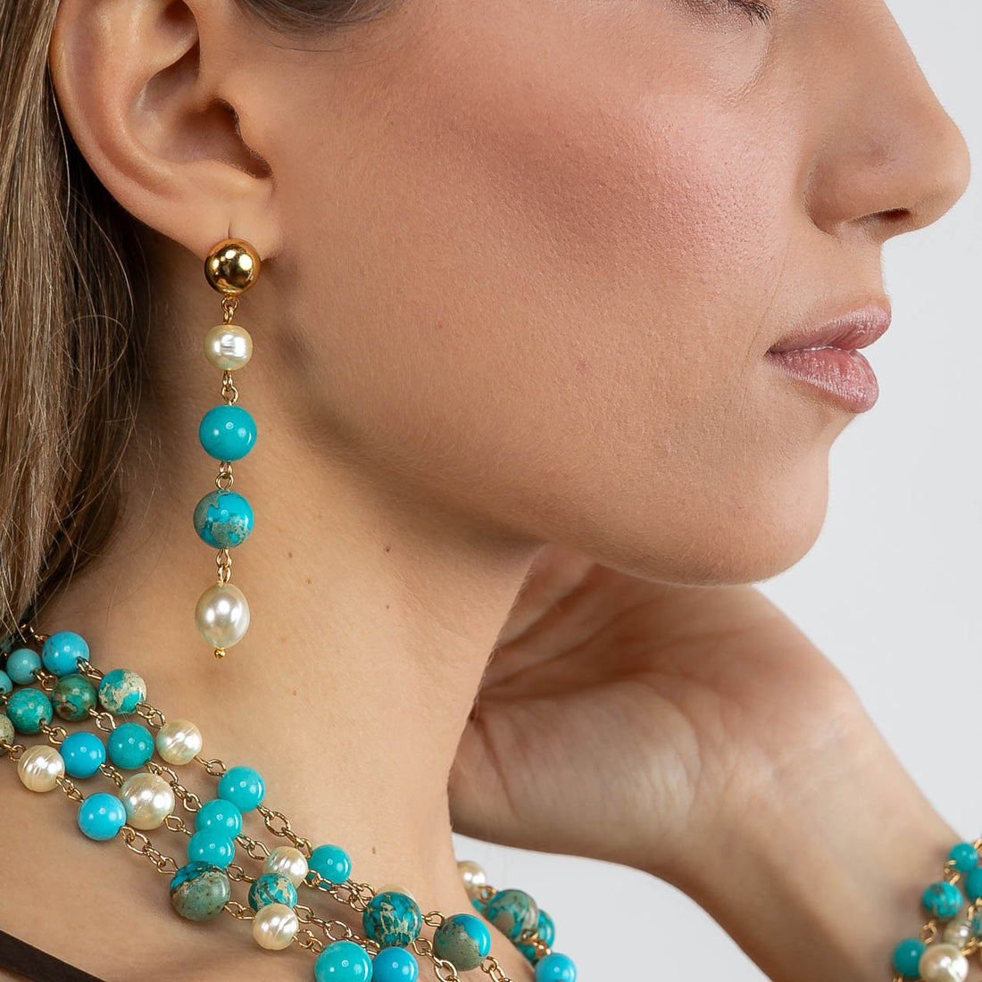 Orecchini pendenti in turchese e perla