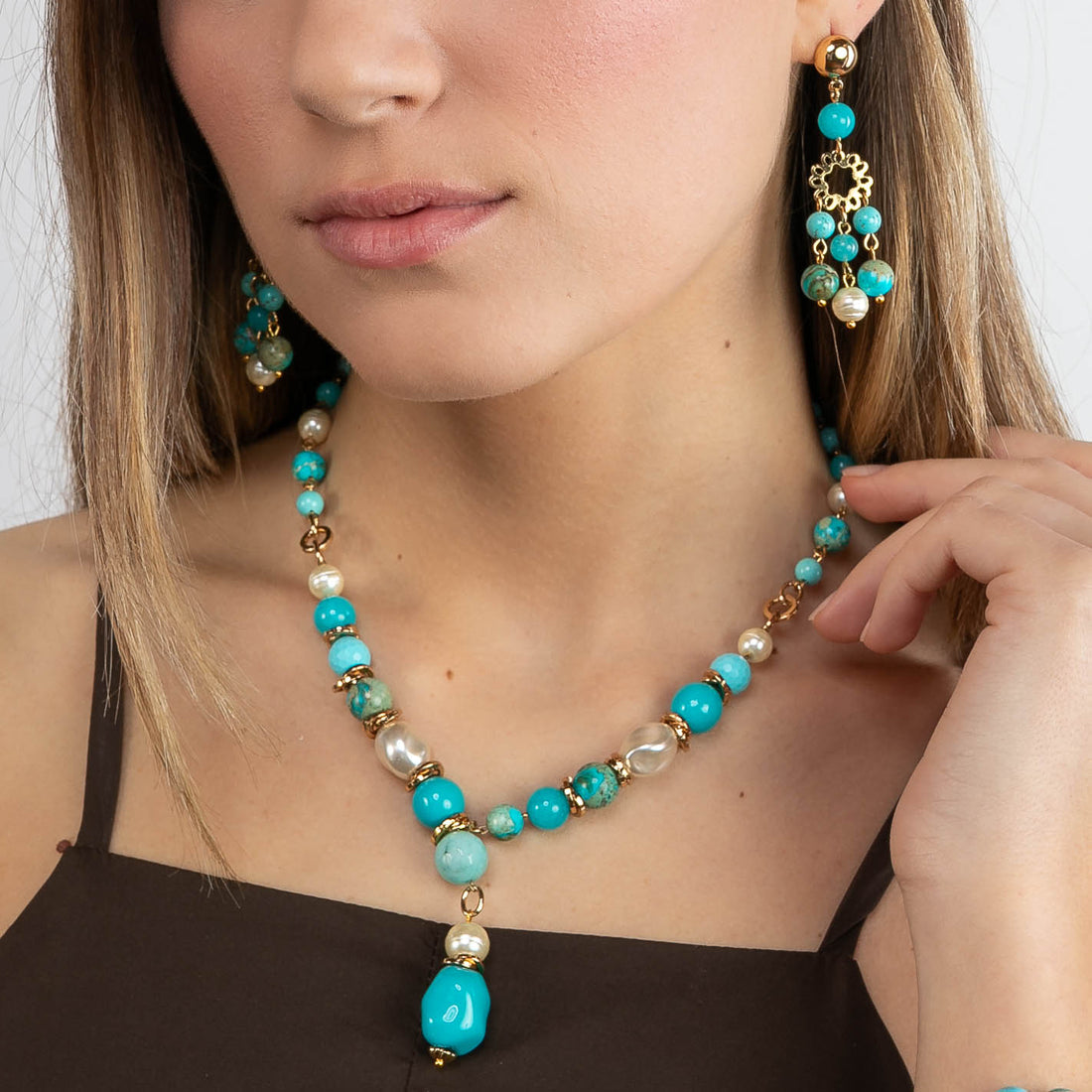 Collana girocollo con pendente in perla e turchese