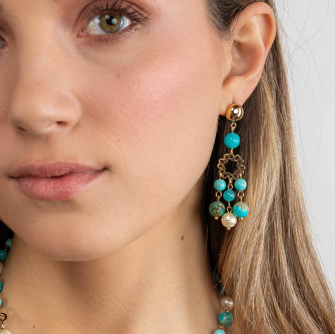 Orecchini pendenti in turchese e perla