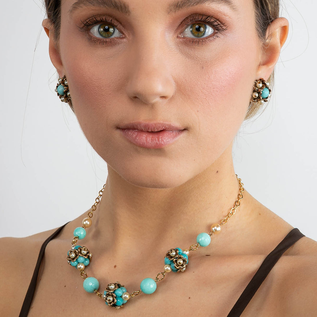 Collana girocollo con fiori di perle e turchesi