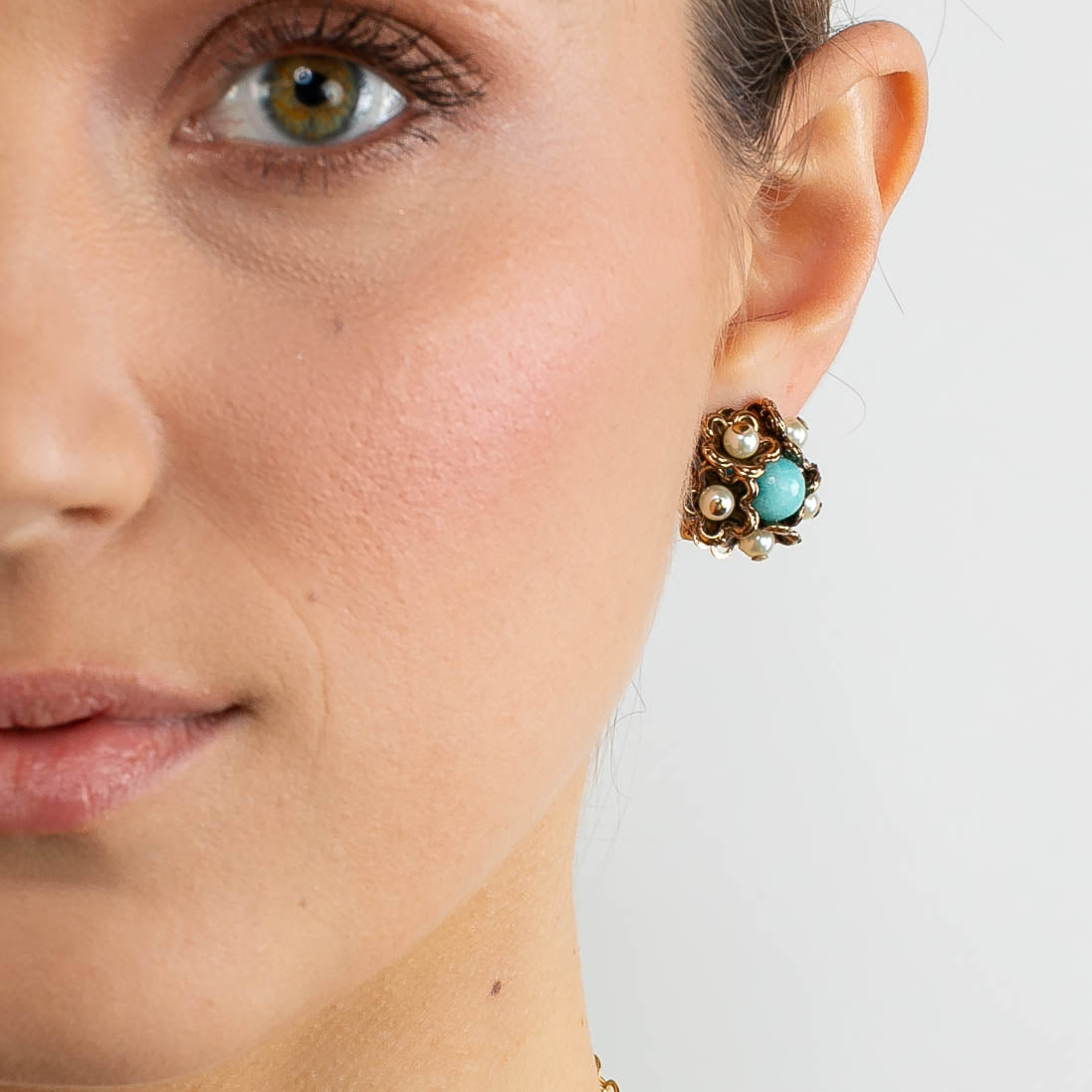 Orecchini a fiore di perle e turchesi