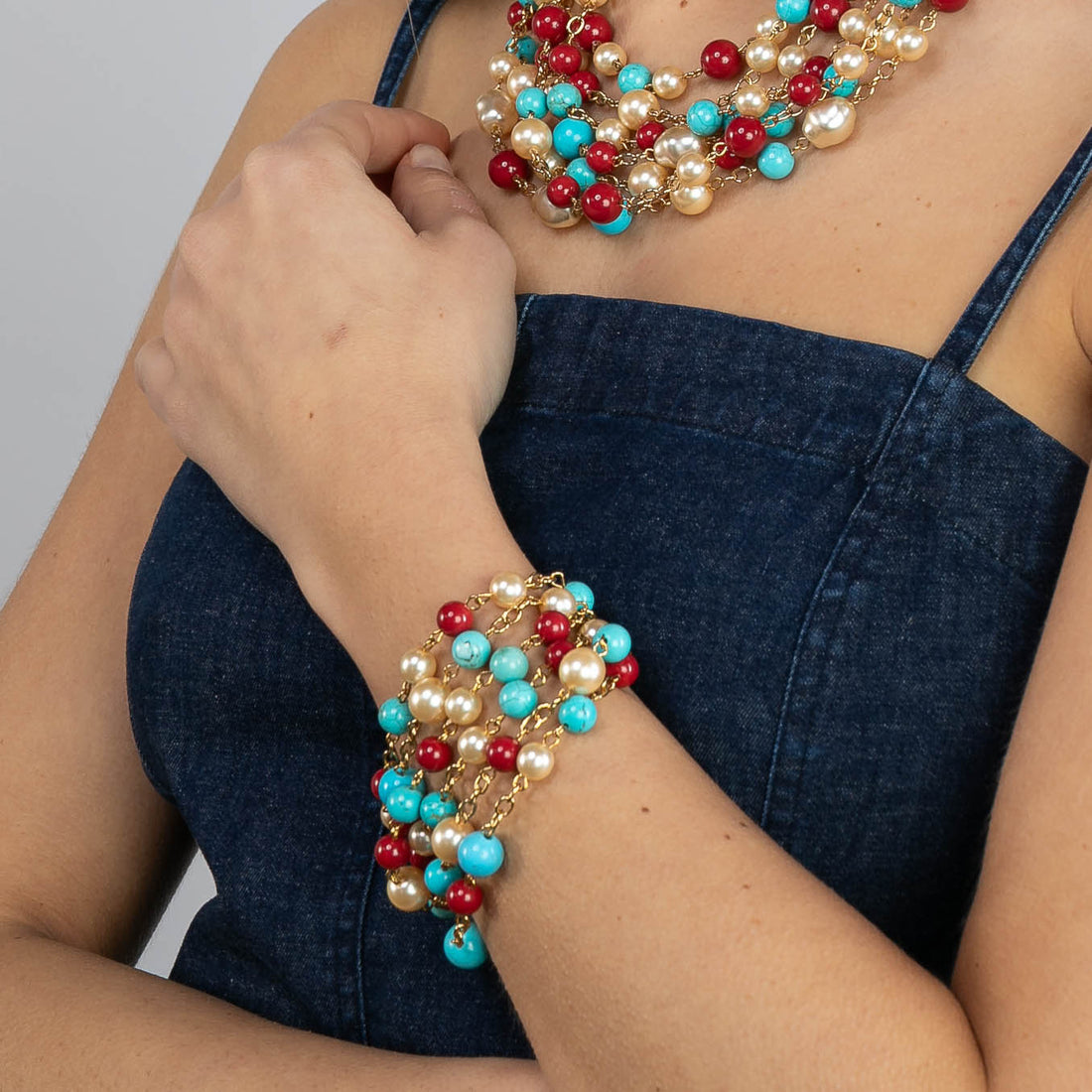 Pulsera de varias vueltas de coral turquesa y perlas