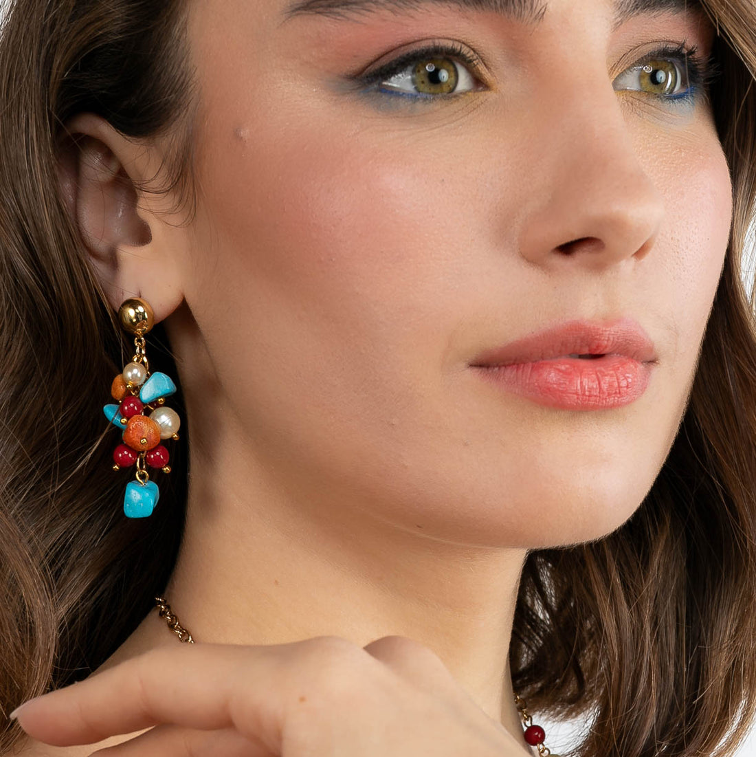 Orecchini a grappolo in pietre dure e perle