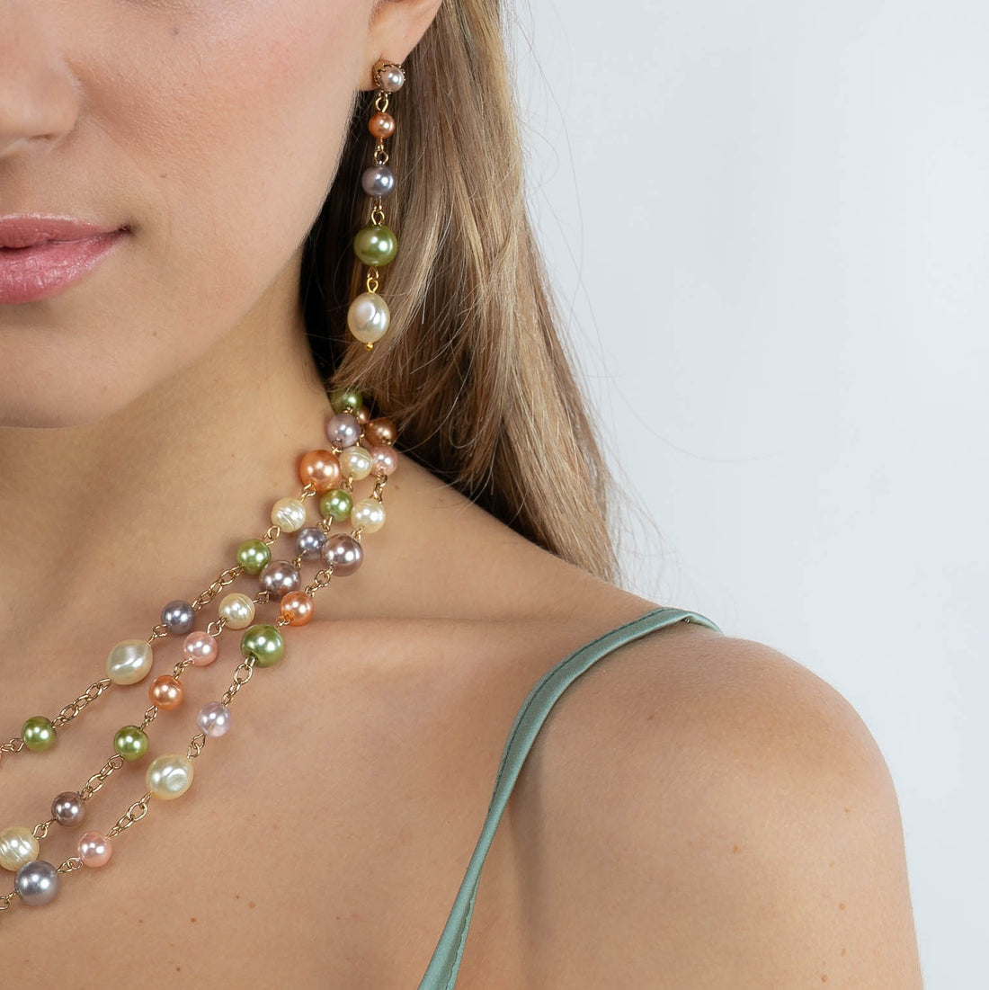 Orecchini pendenti in perle multicolore