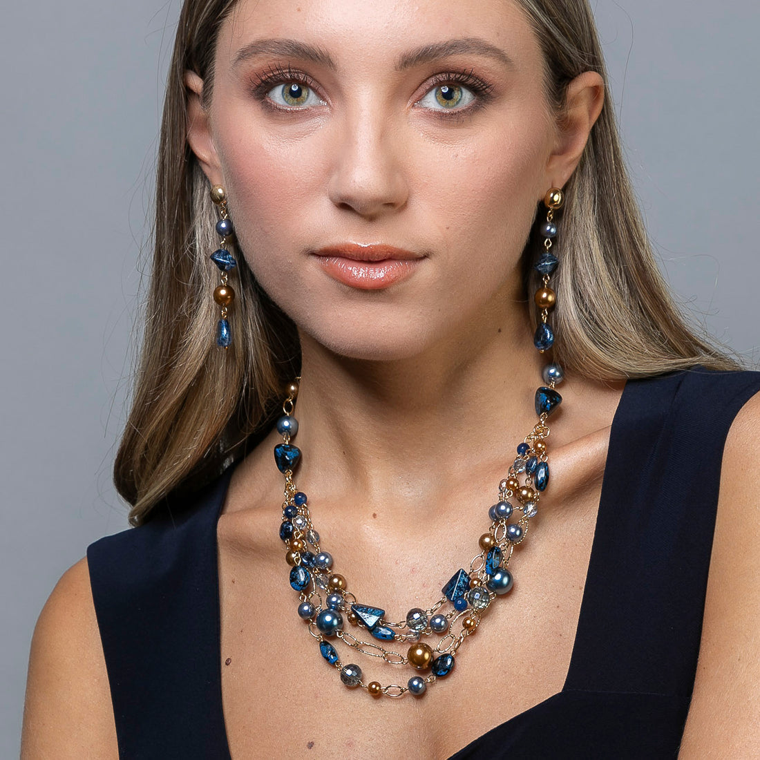 Collar de múltiples hilos en vidrio, perlas y cristales