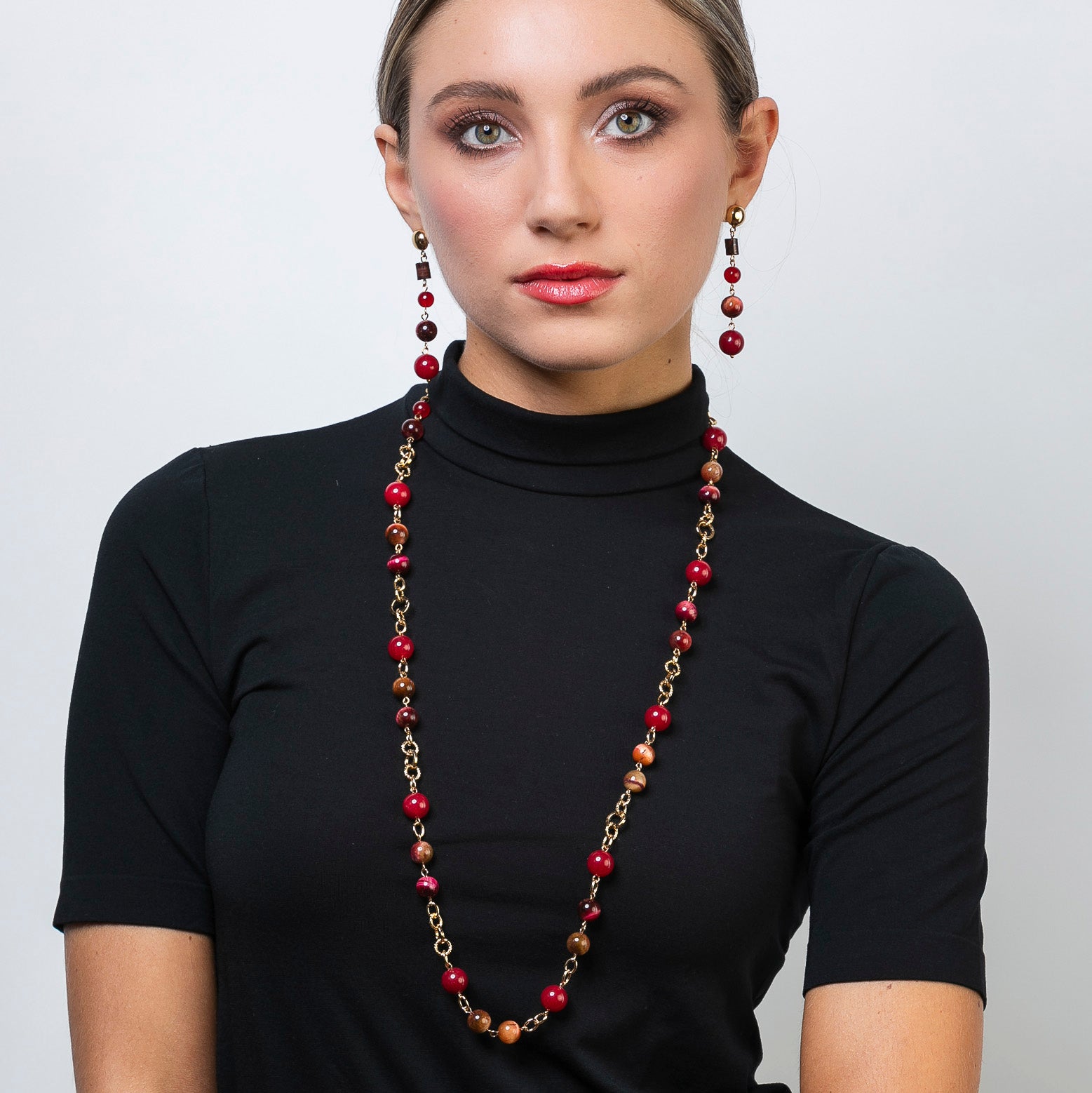 Necklace with snap clasp in semi-precious stones and pearls