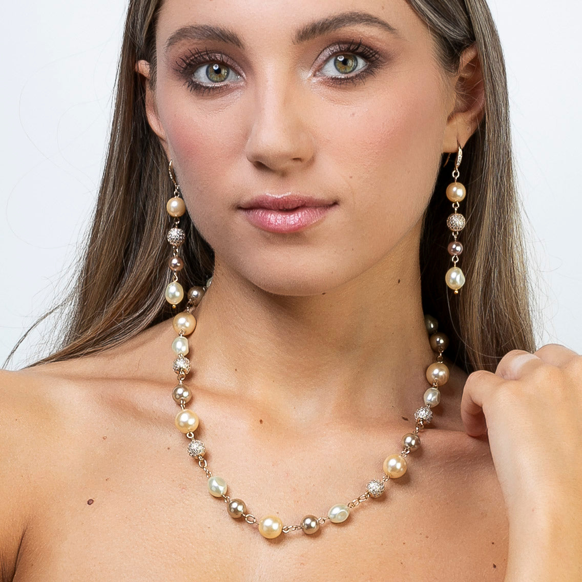 Pearl mix choker necklace