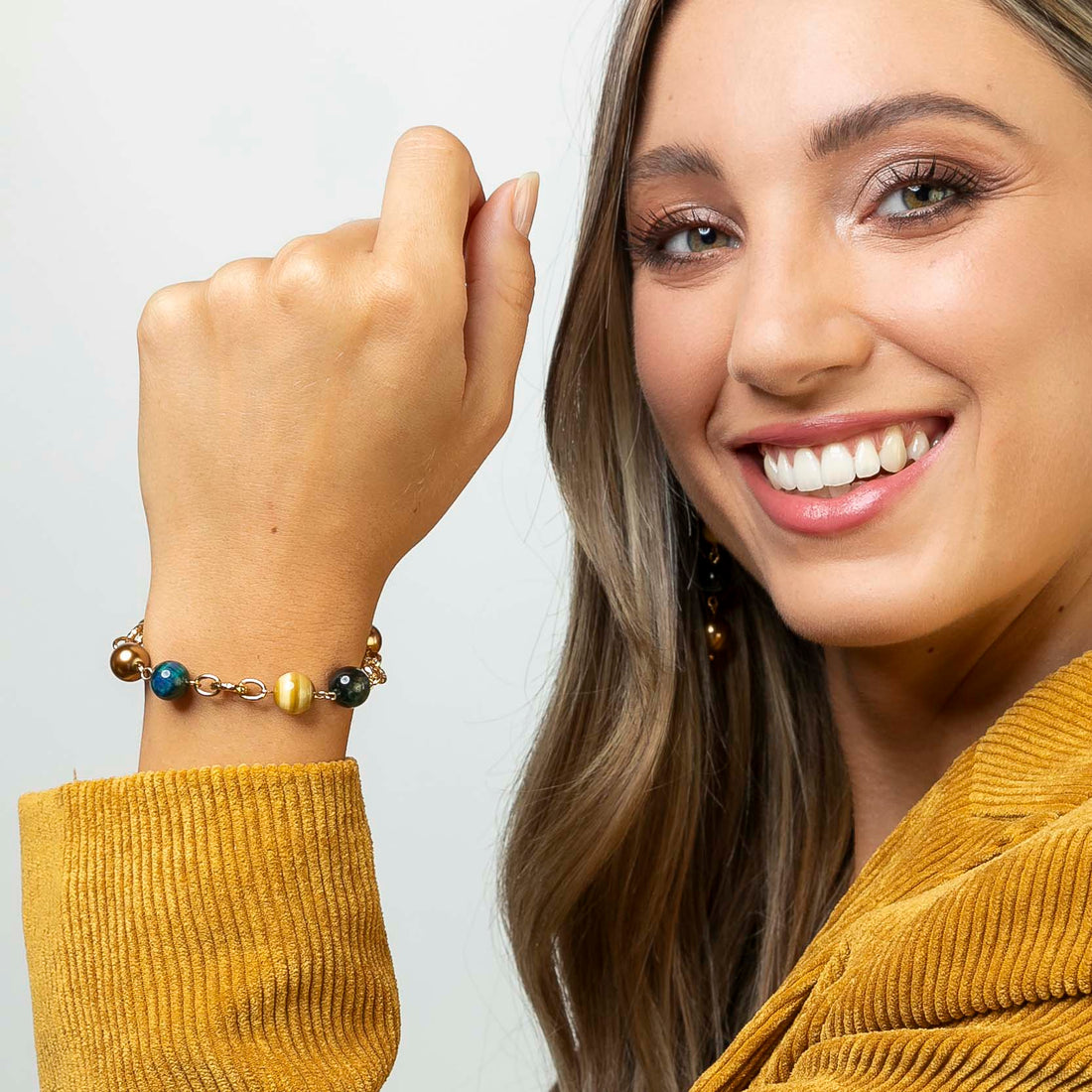 Bracelet with snap clasp in semi-precious stones and pearls