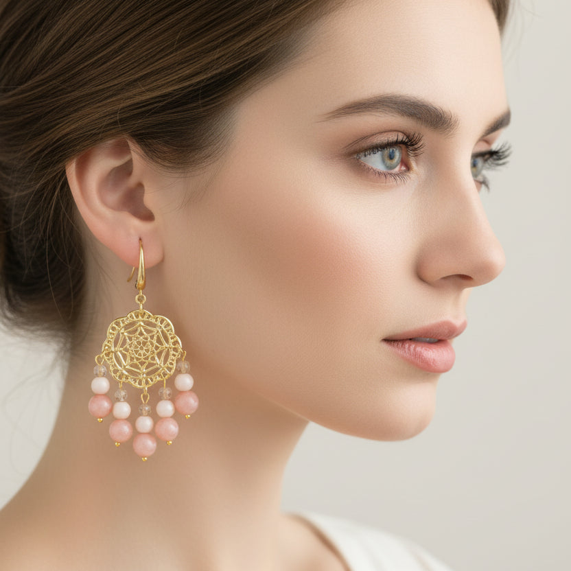 Pendant earrings in semi-precious stones and pearls