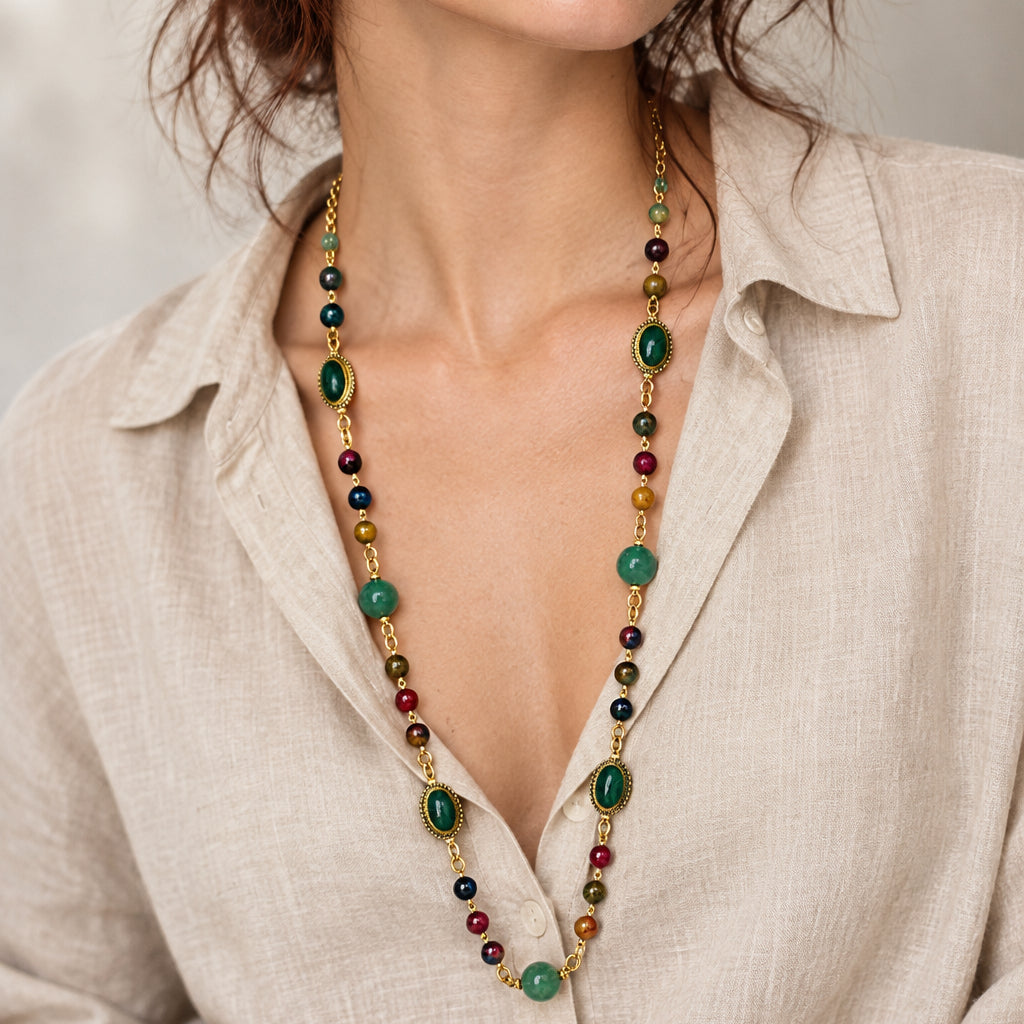 Collana lunga in pietre dure e resina