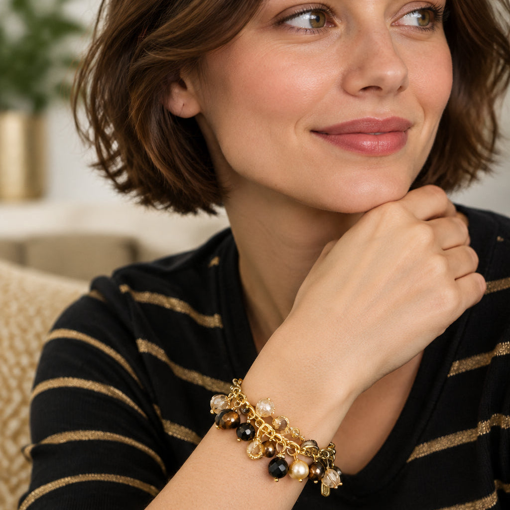 Long necklace of semiprecious stones and pearls