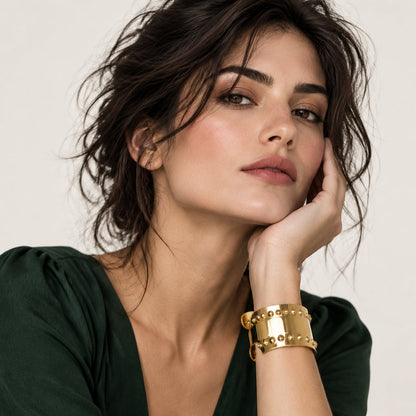 Bracciale a fascia rigido