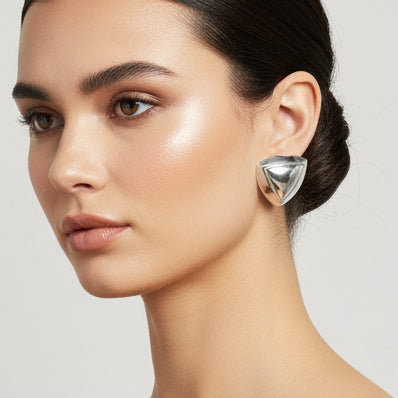 Orecchini bottone triangolari