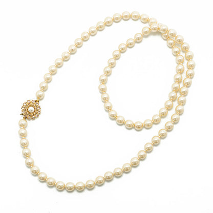 Long pearl necklace