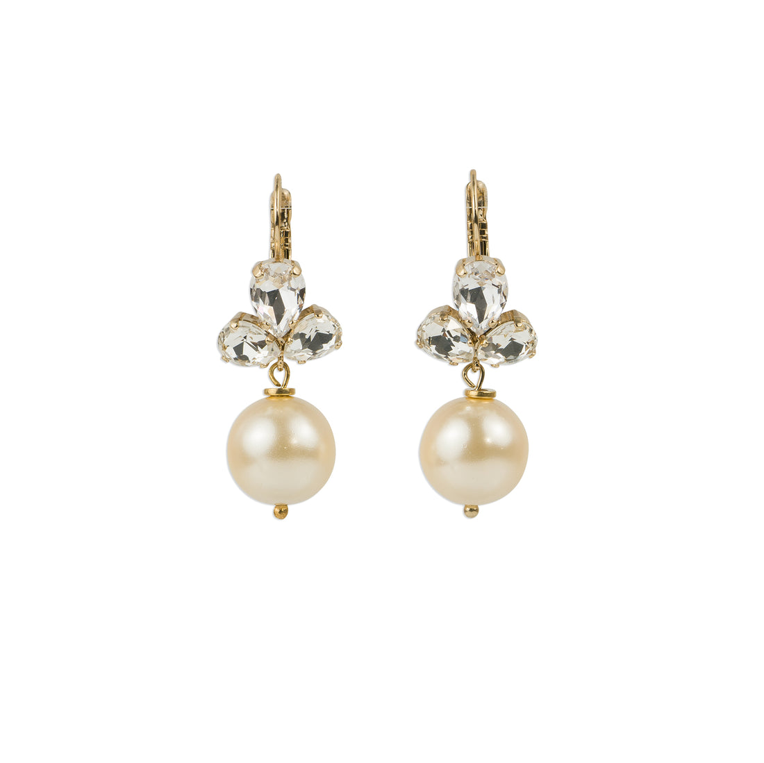 Dangle earrings with pearls