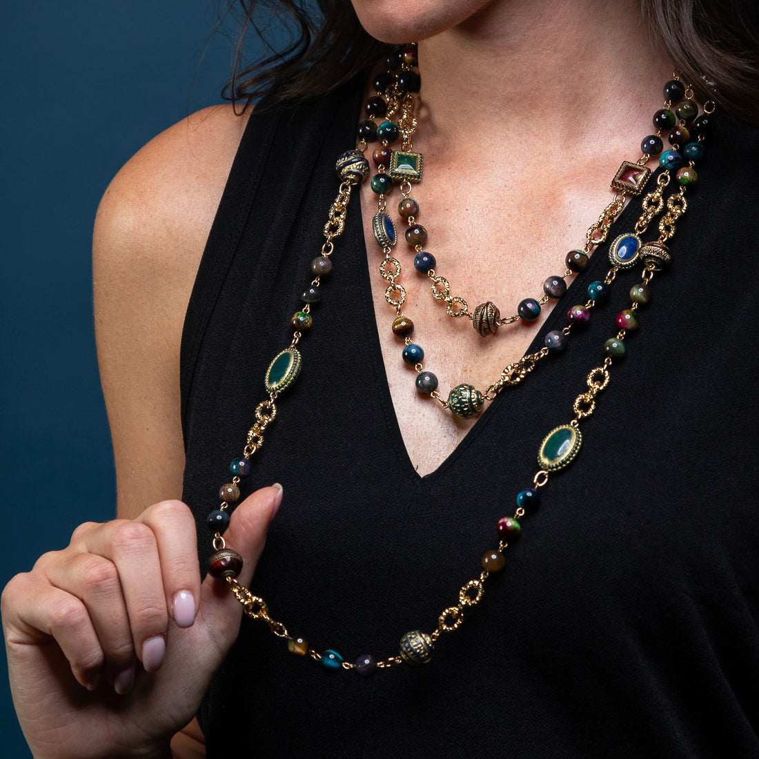 Two-strand choker necklace in semi-precious stones and chain