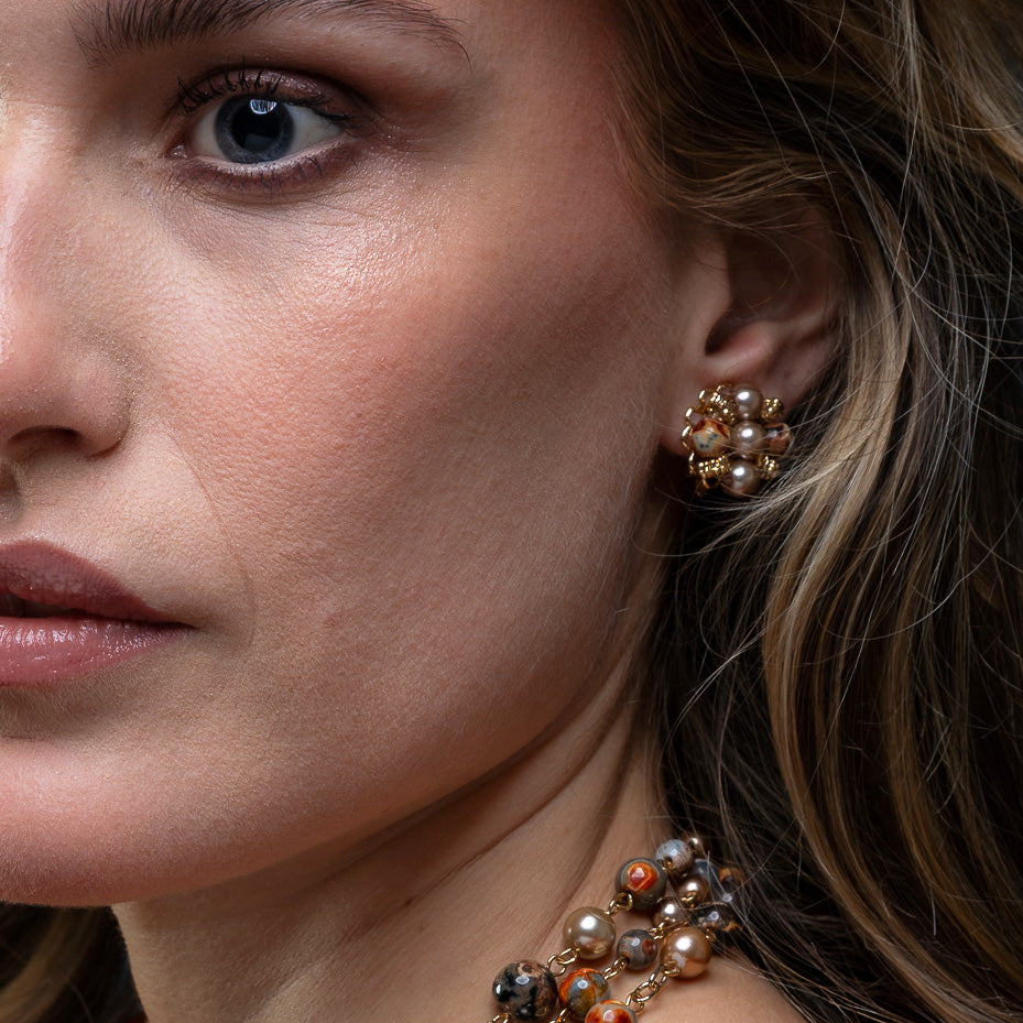 Lobe earrings in semiprecious stones and pearls