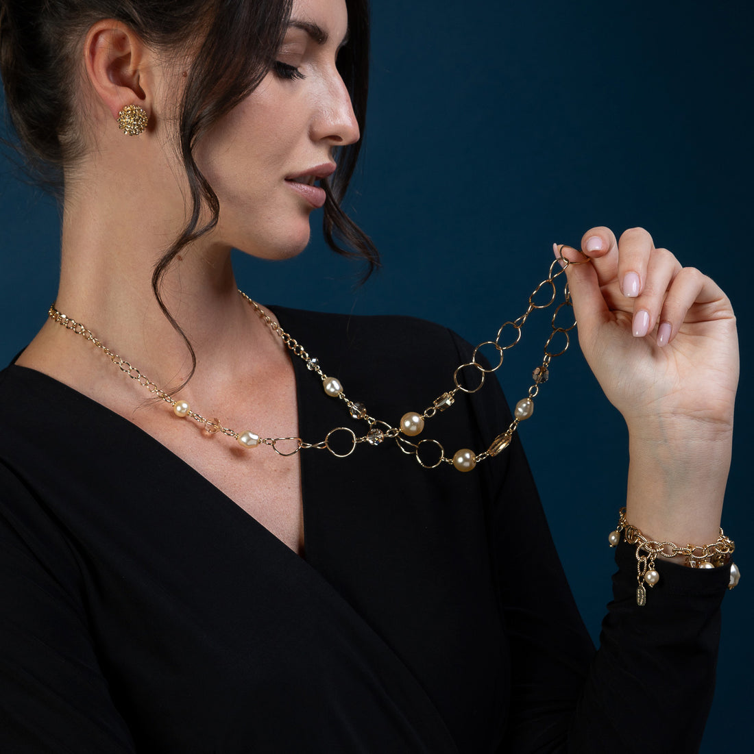Long chain necklace with pearls and Swarovski crystals