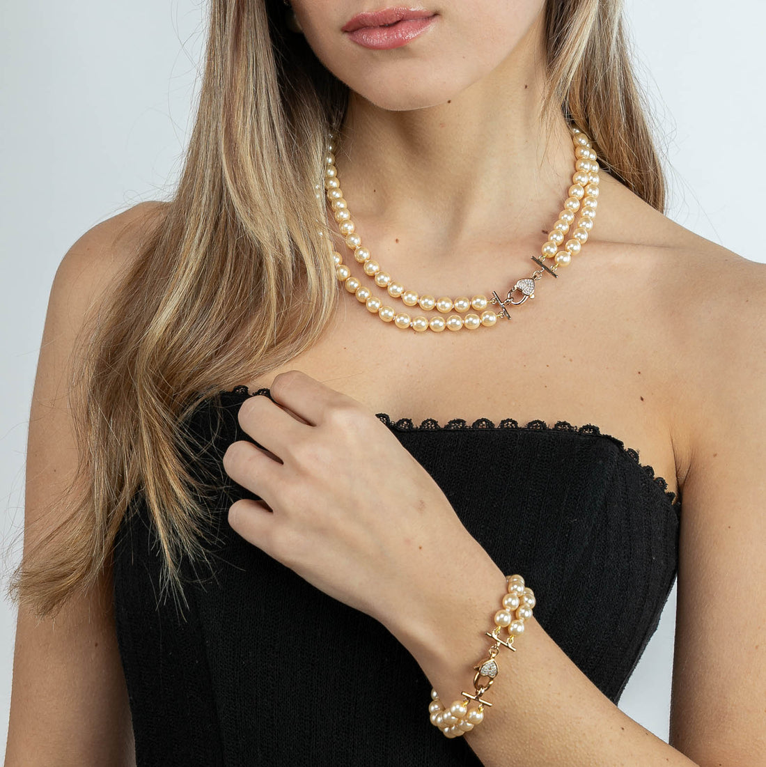 Bracciale di perle a 2 fili con moschettone con zirconi