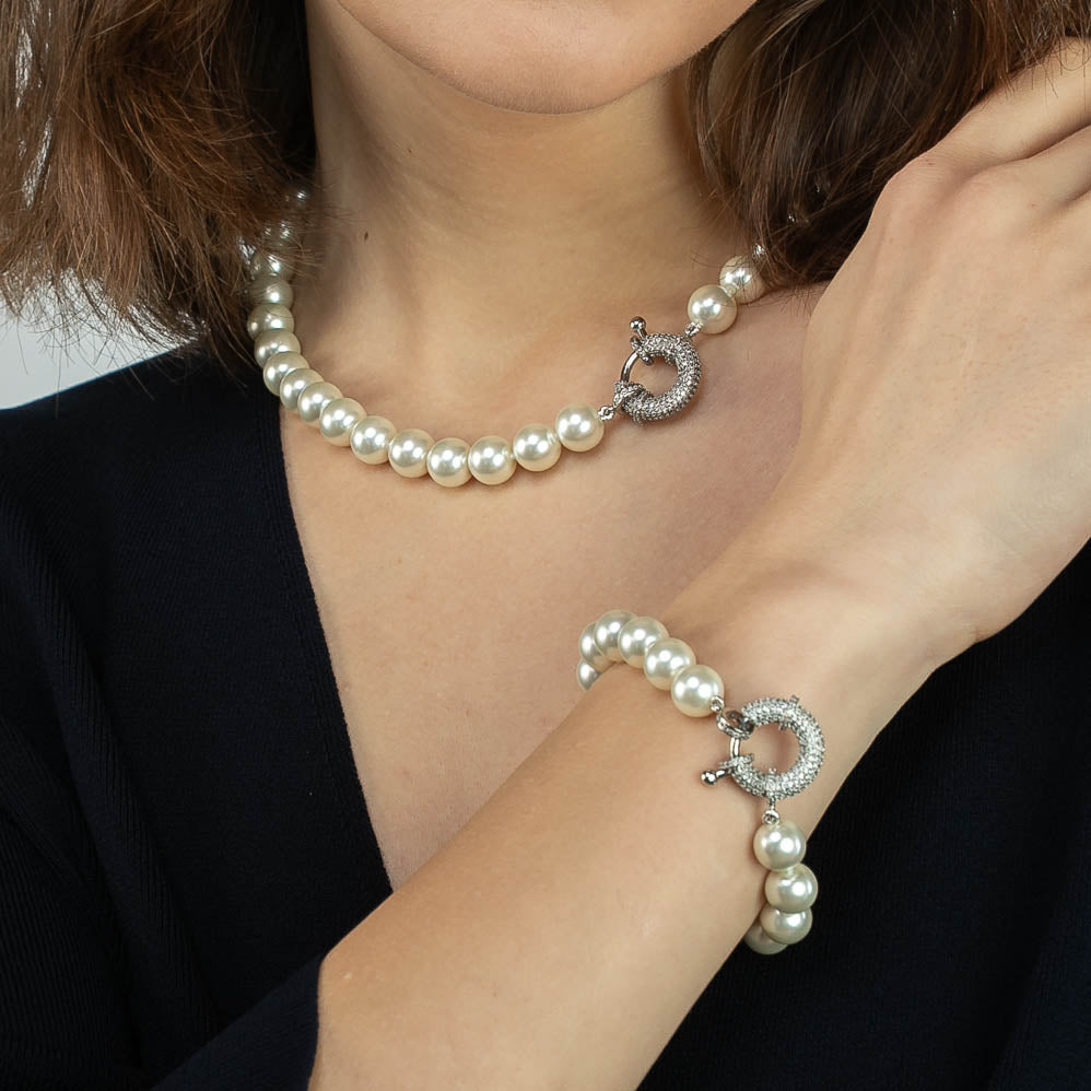 Bracciale di perle con moschettone con zirconi
