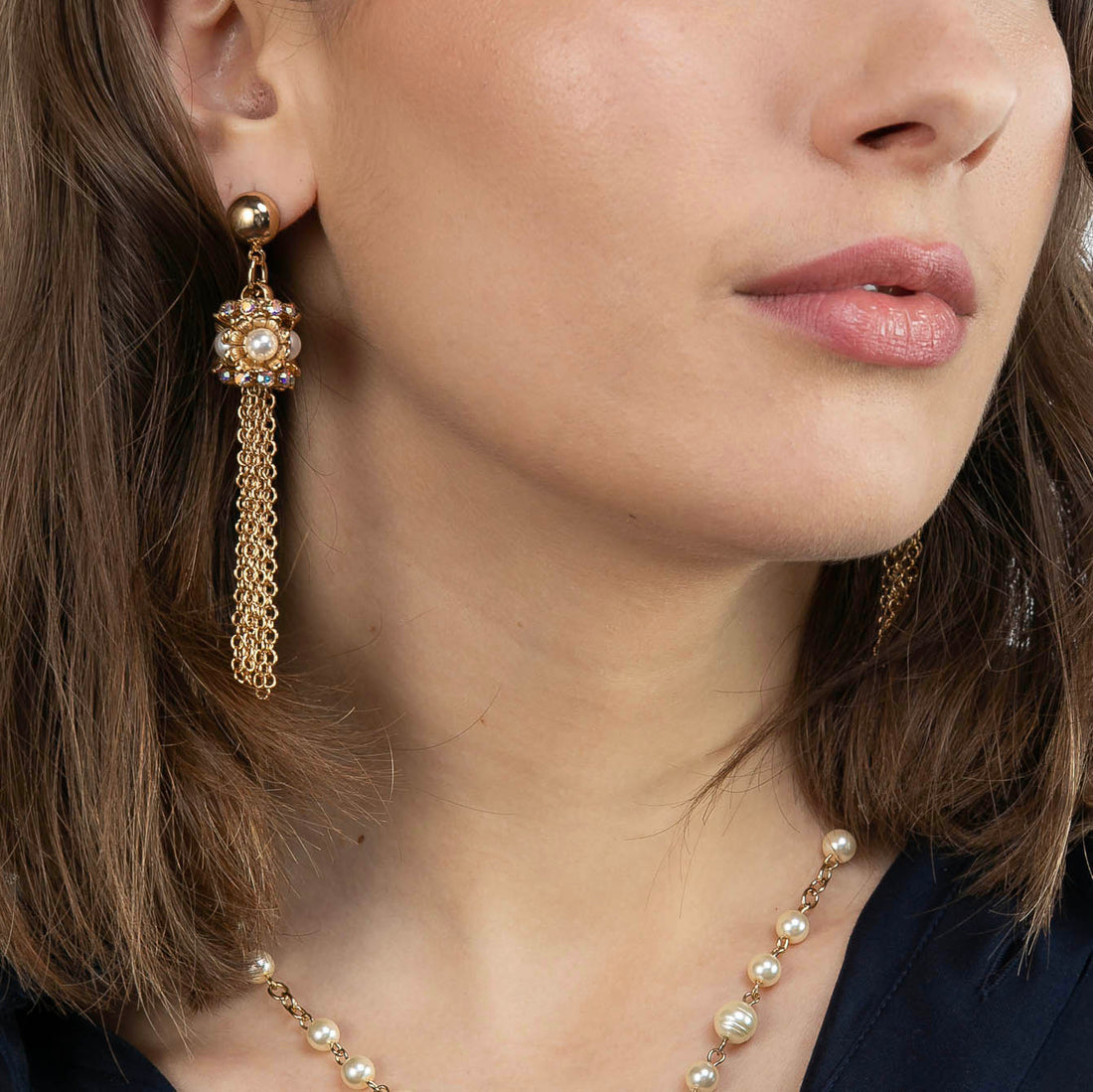 Orecchini pendenti con fiori e perle