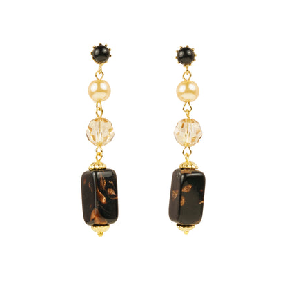 Long necklace of semiprecious stones and pearls