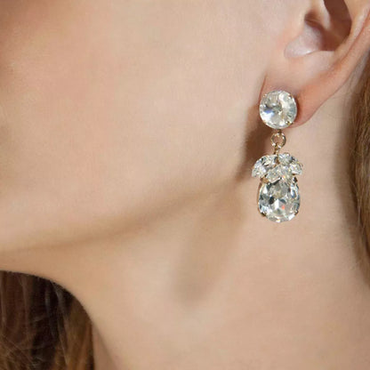 Drop earrings with crystal drops