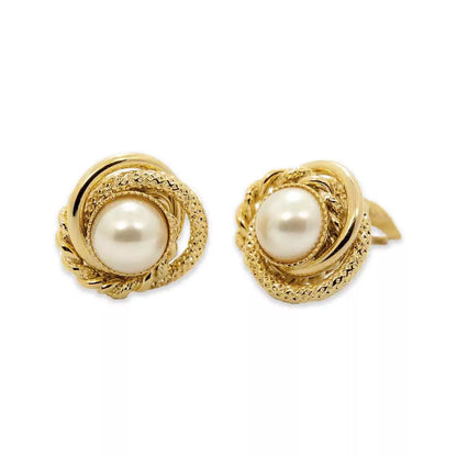 Pearl earrings with three gold circles