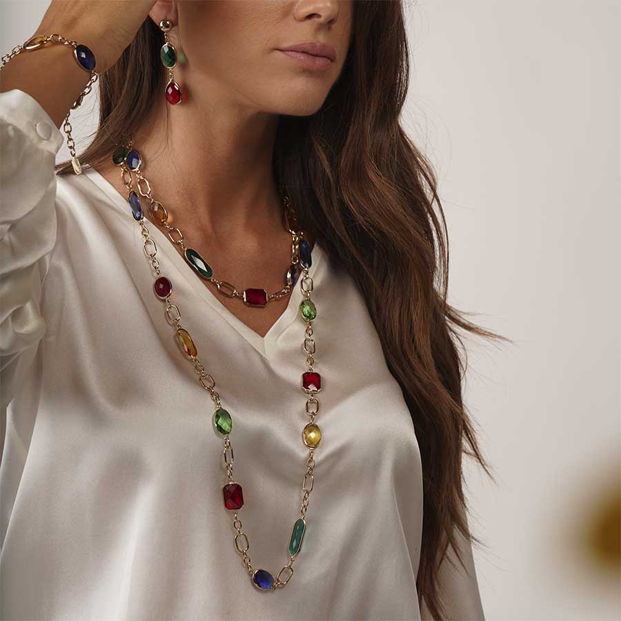 Collana lunga in catena e cristalli multicolore